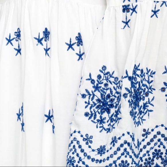 Lovely white bellsleeved dress with blue detailing - Picture 4 of 7